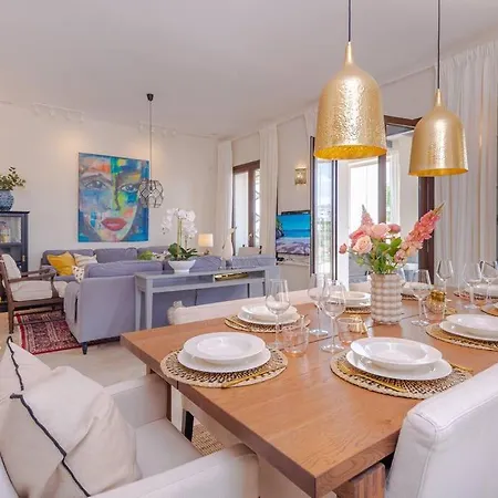Villa Surrounded By Stunning Views -5 Bedrooms Estepona