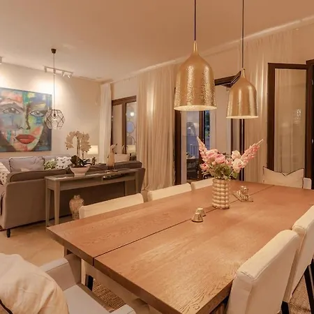 Surrounded By Stunning Views -5 Bedrooms Villa *