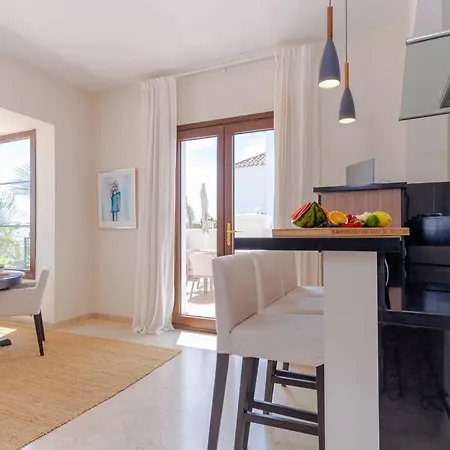 Surrounded By Stunning Views -5 Bedrooms *