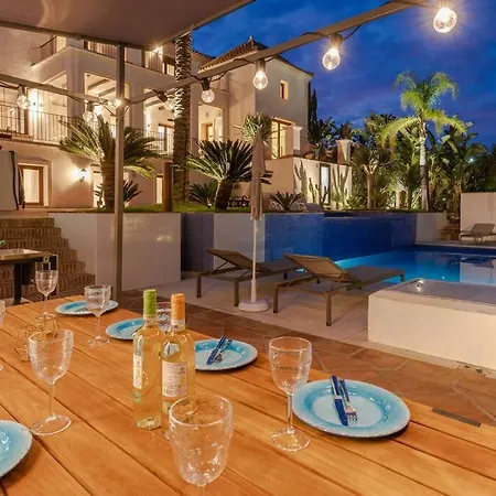 Surrounded By Stunning Views -5 Bedrooms Villa