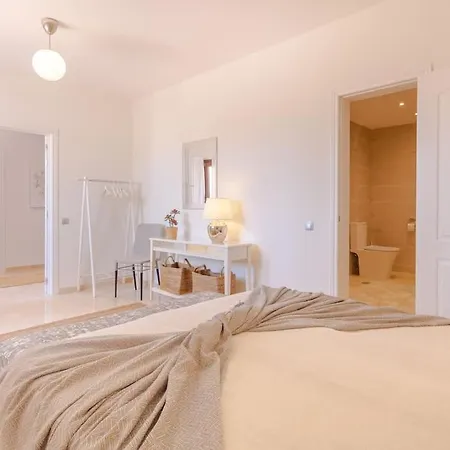 Surrounded By Stunning Views -5 Bedrooms Villa