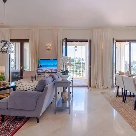 Surrounded By Stunning Views -5 Bedrooms Villa *