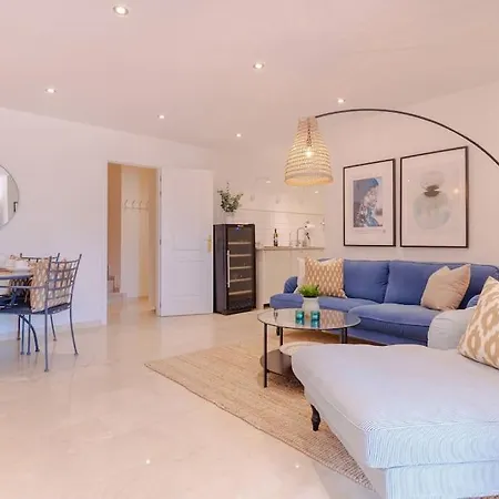 Surrounded By Stunning Views -5 Bedrooms