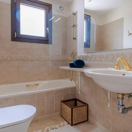 Surrounded By Stunning Views -5 Bedrooms