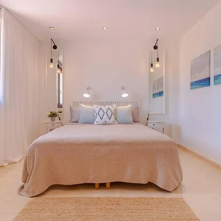 Villa Surrounded By Stunning Views -5 Bedrooms *