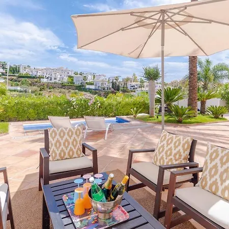 Surrounded By Stunning Views -5 Bedrooms *
